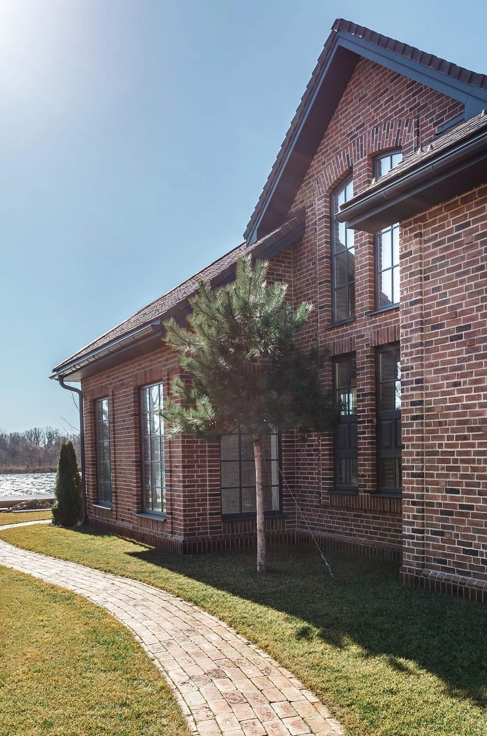 Частный дом на берегу реки Кубань